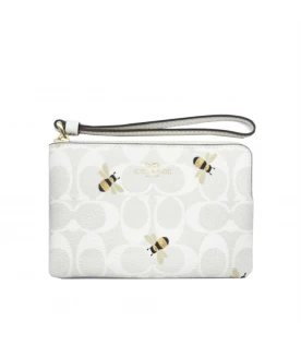 กระเป๋าคล้องมือ COACH C8674 CORNER ZIP WRISTLET IN SIGNATURE CANVAS WITH BEE PRINT (IMRFI)