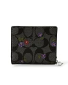 กระเป๋าสตางค์ COACH CM973 SNAP WALLET IN SIGNATURE CANVAS WITH COUNTRY FLORAL PRINT (SVW6M)