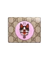 กระเป๋าสตางค์ GUCCI GG SUPREME CARD CASE WALLET WITH BOSCO PATCH IN BROWN (BEIGE/EBONY)