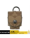 พวงกุญแจ COACH 85025 EARBUD CASE BAG CHARM IN SIGNATURE CANVAS (QBTN2)