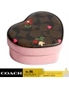 กล่อง COACH C7752 HEART TRINKET BOX IN SIGNATURE CANVAS WITH HEART PETAL PRINT (TPP)