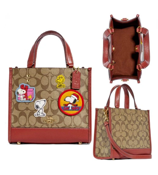 กระเป๋าสะพายข้าง COACH CE851 COACH X PEANUTS DEMPSEY TOTE 22 IN SIGNATURE CANVAS WITH PATCHES (IMT1O)