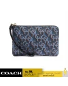 กระเป๋าคล้องมือ COACH CF548 CORNER ZIP WRISTLET WITH SIGNATURE MONOGRAM PRINT (IMNAV)